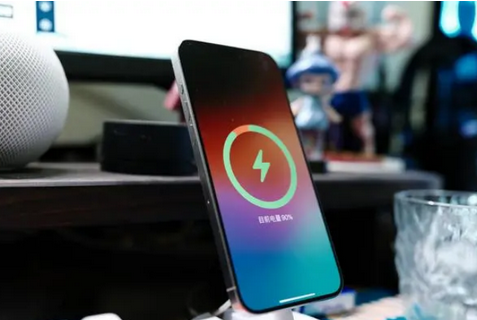玉泉街道苹果15换屏服务分享用什么充电器给iPhone15充电更好 